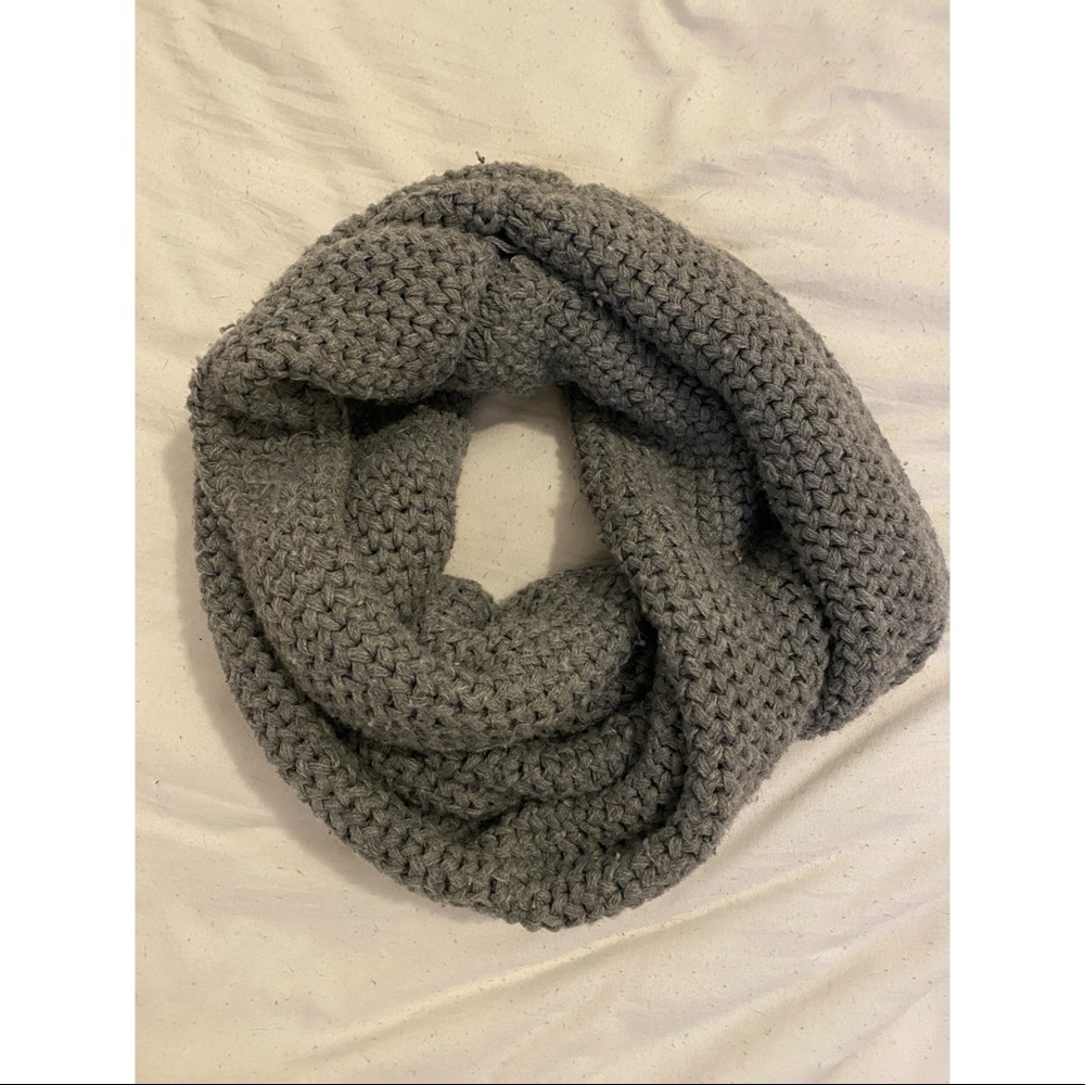 Infiniti Scarf | Gray | Good Condition